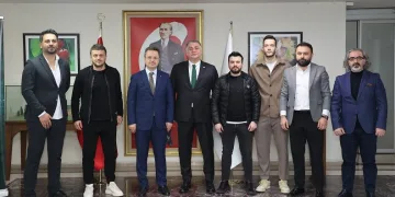 Giresunspor yönetiminden Vali Ünlü’ye ve Başkan Şenlikoğlu’na ziyaret