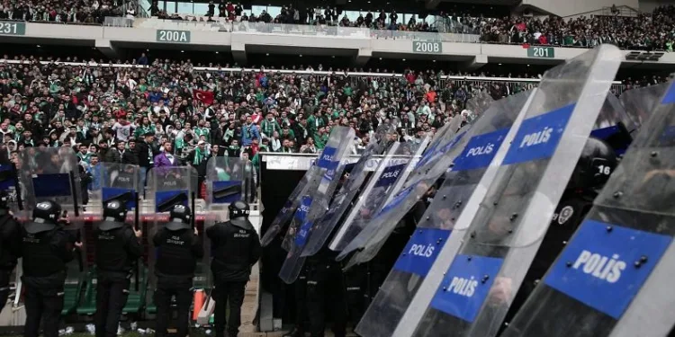 Gözaltındaki 12 Bursasporlu taraftar serbest bırakıldı