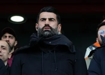 Volkan Demirel, Pendikspor-Tuzlaspor mücadelesini tribünden takip etti