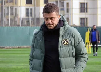 Giresunspor Teknik Direktörü Hakan Keleş: “Taraftarımıza 3 puanı hediye etmek istiyoruz”