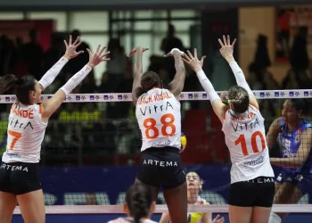 AXA Sigorta Kupa Voley: Fenerbahçe Opet: 3 – Eczacıbaşı Dynavit: 0