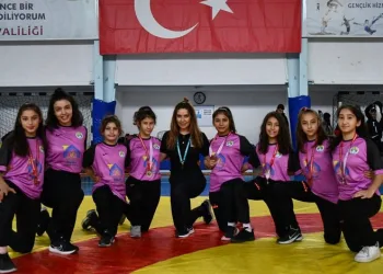 Köyceğizli güreşçi kızlar şampiyonaya damga vurdu