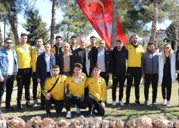 Siirt Belediyesi sporcuları Voleybol 1. Lig Play-Off maçlarına katılmak üzere Çorum’a uğurlandı