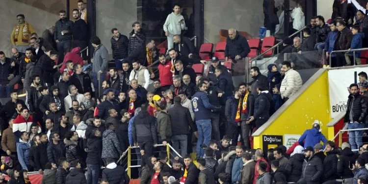 Yukatel Kayserispor – Fenerbahçe maçını 12 bin 370 taraftar izledi
