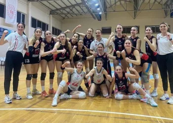 Voleybolda Ayvalık Bahçeşehir Koleji 1. Lig’in kapısını araladı