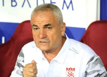 DG Sivasspor Teknik Direktörü Rıza Çalımbay Avrupa’daki 31. maçına çıkacak