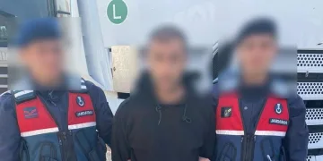Cinayet zanlısı tırın gizli bölmesinde yakalandı