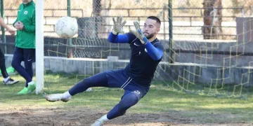 Menemen FK’nın genç kalecisi Bora Göymen, performansıyla dikkat çekiyor