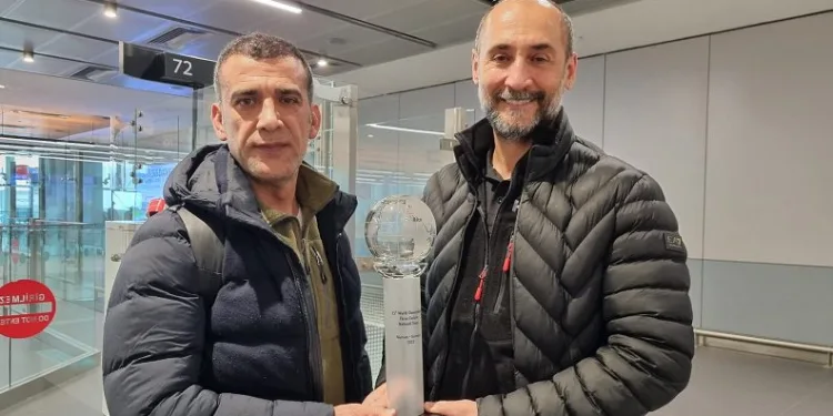Şampiyon milli bilardocular Semih Saygıner ve Tayfun Taşdemir yurda döndü