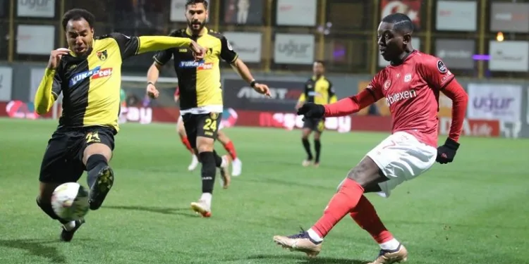 DG Sivassporlu Gradel üst üste kırmızı kart görerek tarihe geçti!