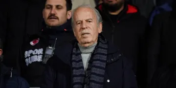 Mustafa Denizli, Eyüpspor-Altay maçını tribünden takip etti