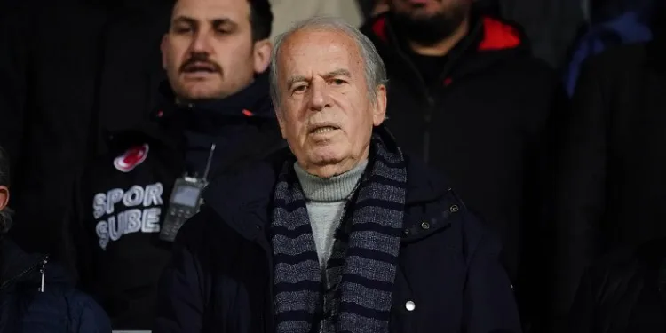 Mustafa Denizli, Eyüpspor-Altay maçını tribünden takip etti