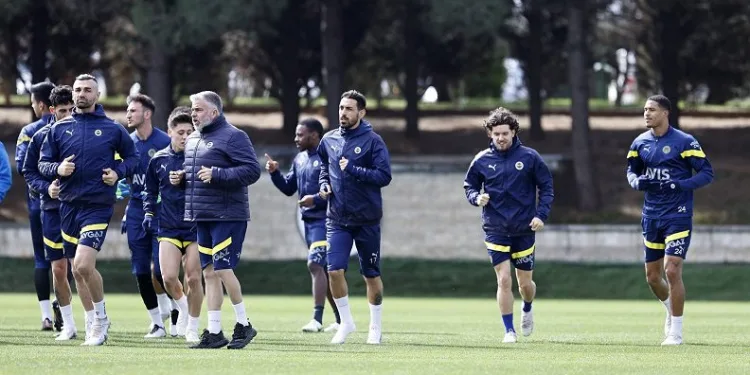 Fenerbahçe, Sevilla maçı hazırlıklarını sürdürdü