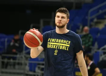 Fenerbahçe Beko’da Metecan Birsen, 6 hafta parkeden uzak kalacak