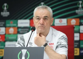 DG Sivasspor Teknik Direktörü Rıza Çalımbay: “Kazanmak için her şeyi yapacağız”