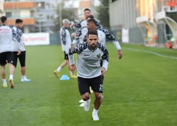 Corendon Alanyaspor’lu futbolcu Daniel Candeias: “Taraftarlarımızın hepsinin destek vermesini istiyoruz”