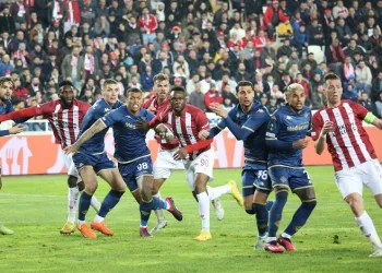UEFA Avrupa Konferans Ligi: DG Sivaspor: 1 – Fiorentina: 4