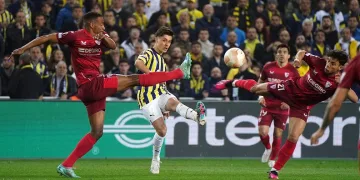 UEFA Avrupa Ligi’nde Fenerbahçe, Sevilla’yı 1-0 yenmesine rağmen Avrupa kupalarına veda etti