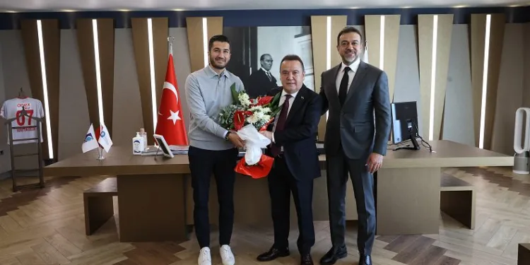 Antalyaspor’un yeni başkanı Sabri Gülel’den Başkan Böcek’e ziyaret