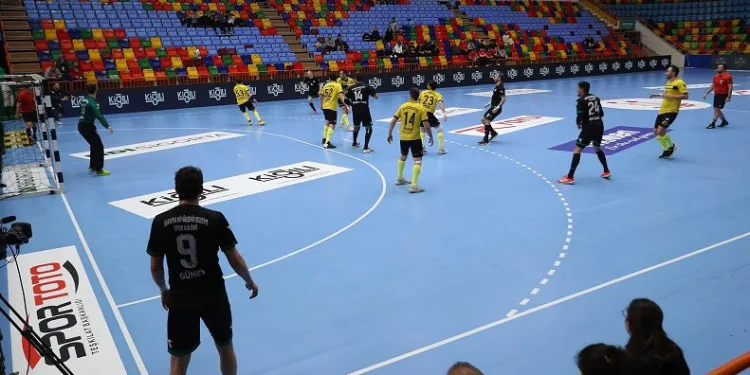 Sakarya Büyükşehir Hentbol takımı kupaya yarı finalde veda etti