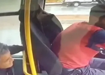Minibüs sürücüsünün 10 bin TL’sini çaldı
