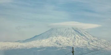 Ağrı Dağı buluttan şapkasını taktı
