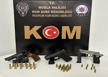 Teyp içerisinde 3 tabanca ele geçirildi