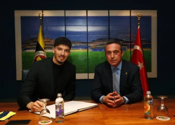 Fenerbahçe’de Altay Bayındır için imza töreni düzenlendi