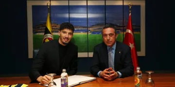 Fenerbahçe’de Altay Bayındır için imza töreni düzenlendi