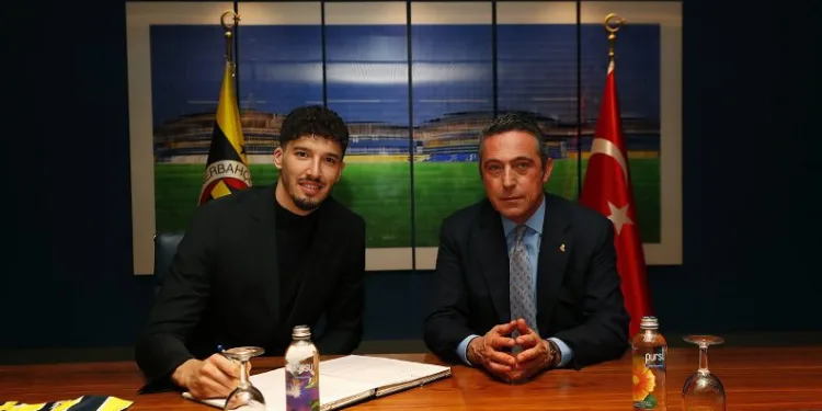 Fenerbahçe’de Altay Bayındır için imza töreni düzenlendi