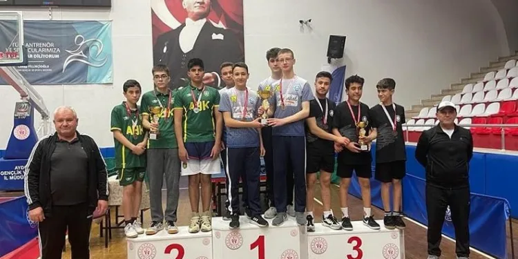 Söke Belediyespor Masa Tenisi’nde sezonu 5 kupayla kapattı