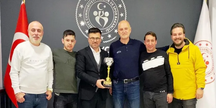 Şampiyonlar kupayı Yazıcı’ya getirdi