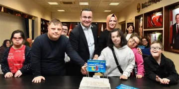 Özel çocuklardan Başkan Kanar’a sürpriz ziyaret