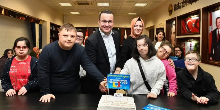 Özel çocuklardan Başkan Kanar’a sürpriz ziyaret
