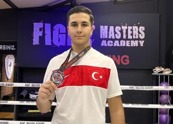 Milli kick boksçu Efe Aydın, Avusturya’da dünya ikincisi oldu