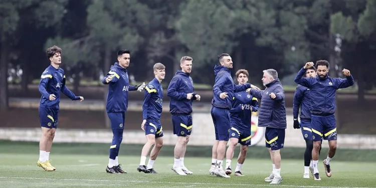 Fenerbahçe hazırlıklarına devam etti