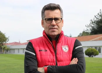 Y. Samsunspor Teknik Direktörü Hüseyin Eroğlu: “Şampiyon olmak istiyorsak Altınordu maçından 3 puanla ayrılmalıyız”