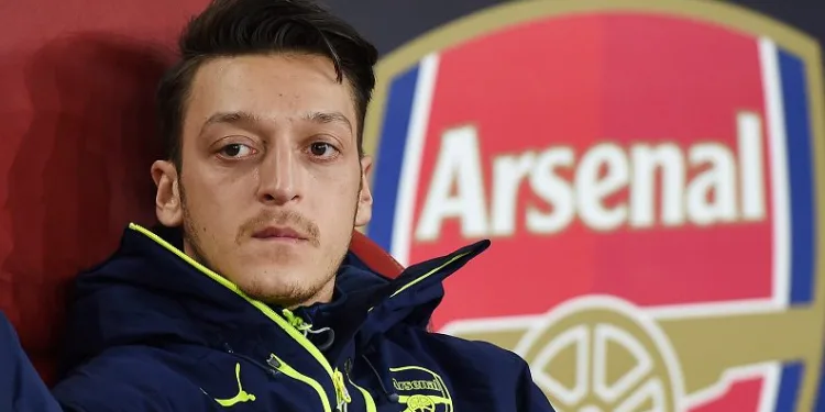 Mesut Özil, futbolu bıraktığını açıkladı