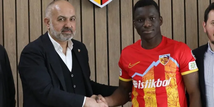 Kayserispor, Ethem ve Ackah ile sözleşme uzattı