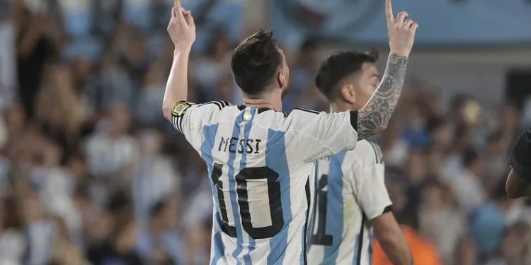 Messi, kariyerinde 800 gole ulaştı