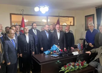 Trabzonspor Başkan adayı Ertuğrul Doğan, Divan Başkanı Ali Sürmen’i ziyaret etti