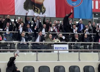 Trabzonspor’da Ahmet Ağaoğlu ile yönetim kurulu mali ve idari yönden ibra edildi