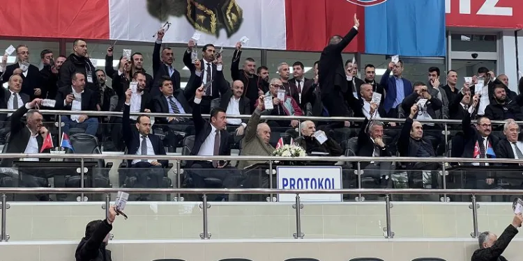Trabzonspor’da Ahmet Ağaoğlu ile yönetim kurulu mali ve idari yönden ibra edildi