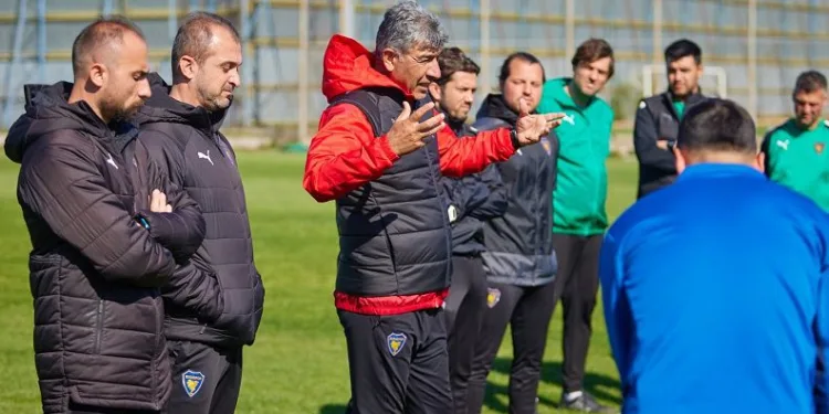 Bucaspor 1928 Teknik Direktörü Sait Karafırtınalar: “Biz şampiyon olacağız”