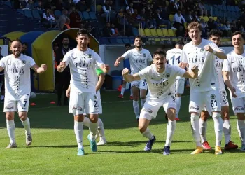 Menemen FK, alt sıralardan kurtulmak istiyor