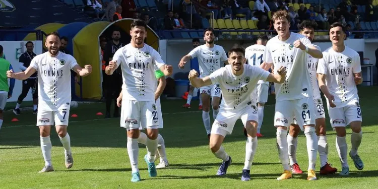 Menemen FK, alt sıralardan kurtulmak istiyor