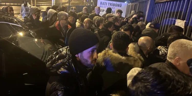 Milli futbolcu Yunus Mallı, Bursa’da kapıda kaldı