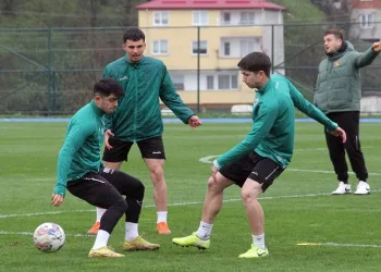 Giresunspor Teknik Direktörü Hakan Keleş: “Taraftarımıza galibiyet armağan etmek istiyoruz”