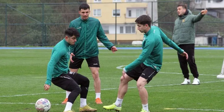 Giresunspor Teknik Direktörü Hakan Keleş: “Taraftarımıza galibiyet armağan etmek istiyoruz”