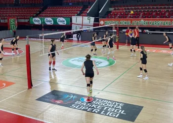 Karşıyaka Voleybol, Yeşilyurt maçının hazırlıklarını sürdürüyor